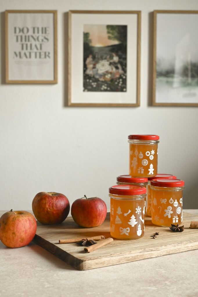 Apfelgelee mit weihnachtlichen Gewürzen