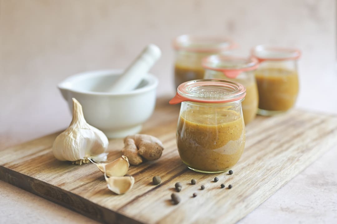 Rhabarber Chutney mit Curry – Würziges Rezept zum Einkochen Rhabarber Chutney mit Curry – Würziges Rezept zum Einkochen