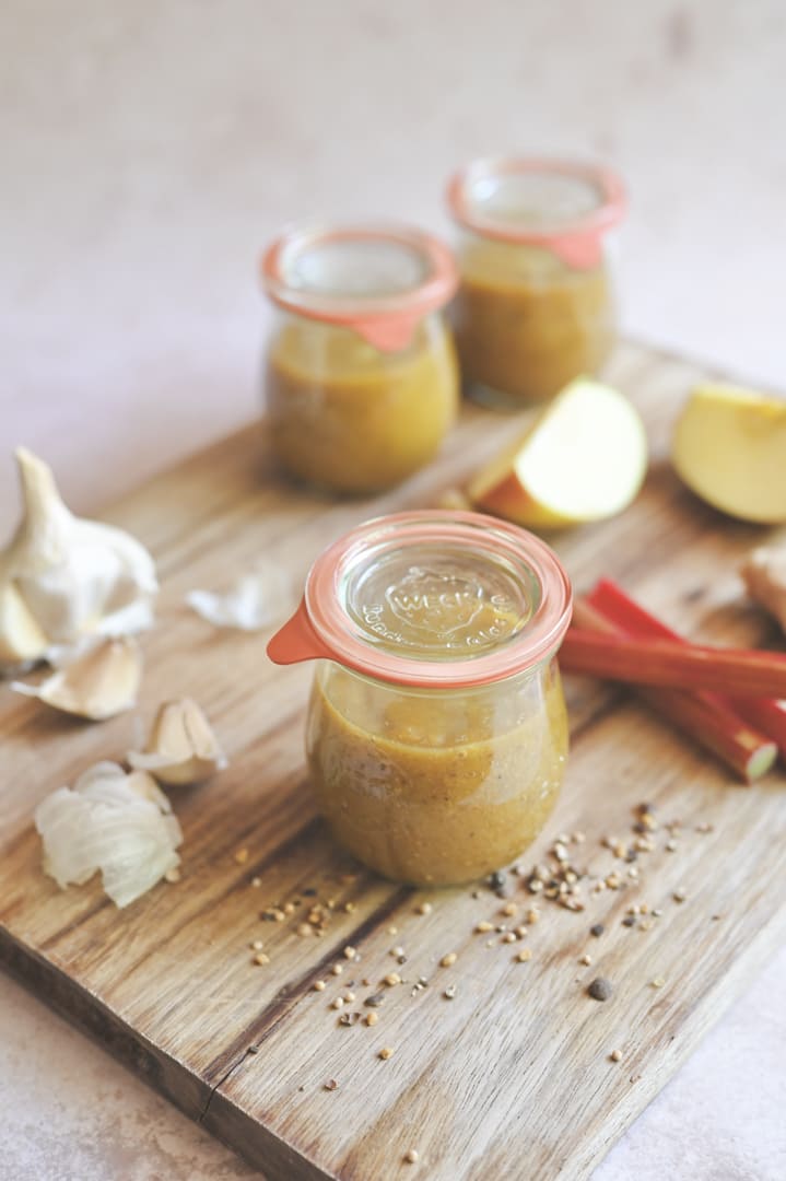 Rhabarber Chutney mit Curry – Würziges Rezept zum Einkochen Rhabarber Chutney mit Curry – Würziges Rezept zum Einkochen