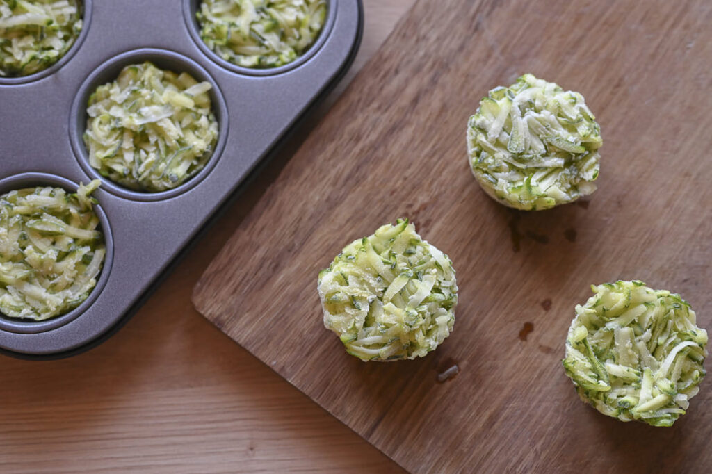Zucchini einfrieren zum Beispiel geraspelt und einzeln portioniert.