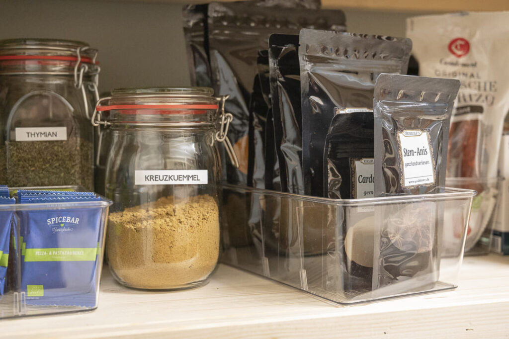 Aufbewahrungsbox zum Vorratskammer organisieren