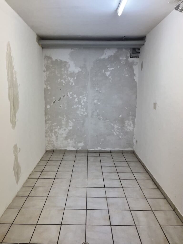 Kellerraum vor dem Vorratskammer einrichten